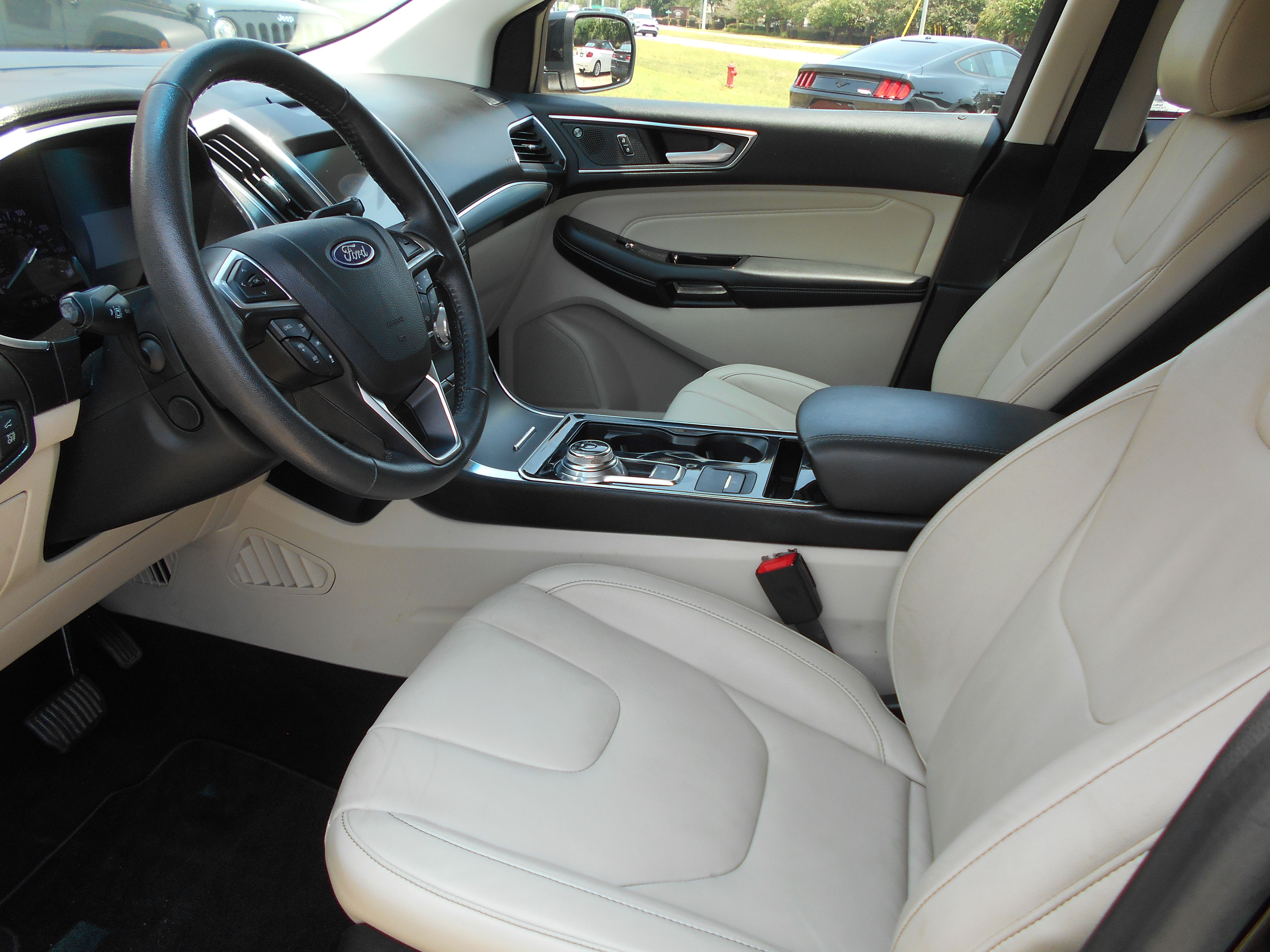 Used 2019 Ford Edge Titanium FWD image 8