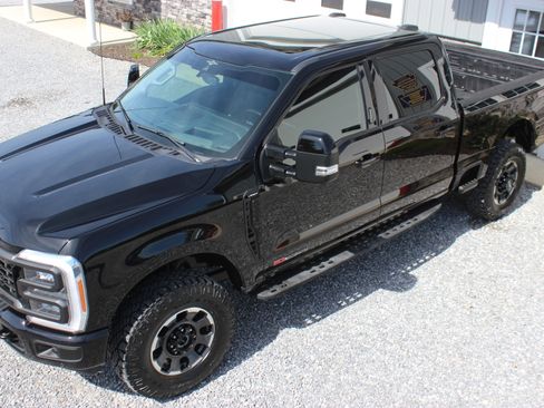 Used 2023 Ford F250 Lariat image 9