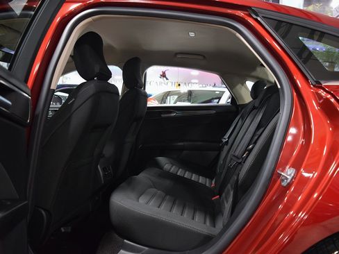 Used 2019 Ford Fusion SE FWD image 19