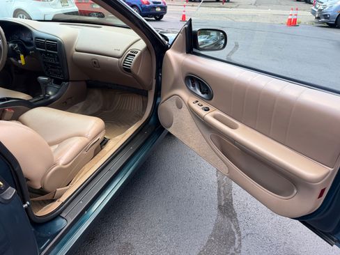 Used 1995 Oldsmobile Cutlass Supreme Convertible FWD image 18