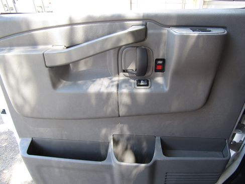 Used 2019 Chevrolet Express 2500 RWD image 15
