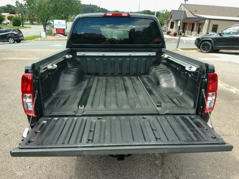Used 2007 Nissan Frontier 4x4 Crew Cab NISMO image 16