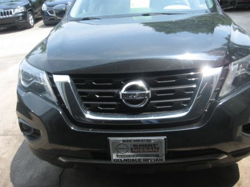Used 2018 Nissan Pathfinder 4WD image 2