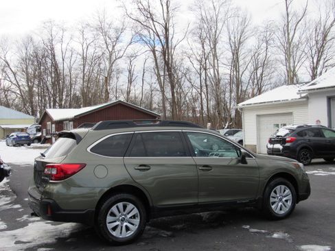 Used 2019 Subaru Outback 2.5i Premium image 9