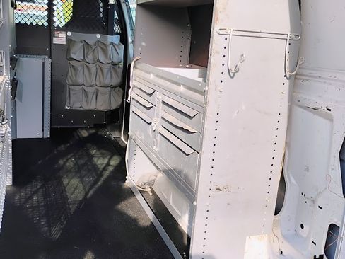 Used 2010 Ford E-250 and Econoline 250 image 4