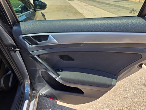 Used 2016 Volkswagen Golf image 27