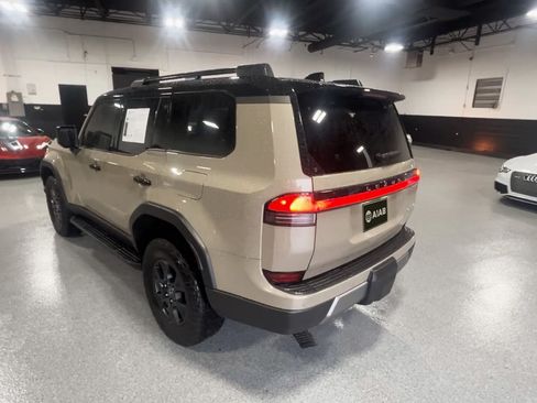 Used 2024 Lexus GX 550 image 11