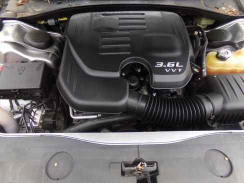 Used 2014 Dodge Charger SE image 9