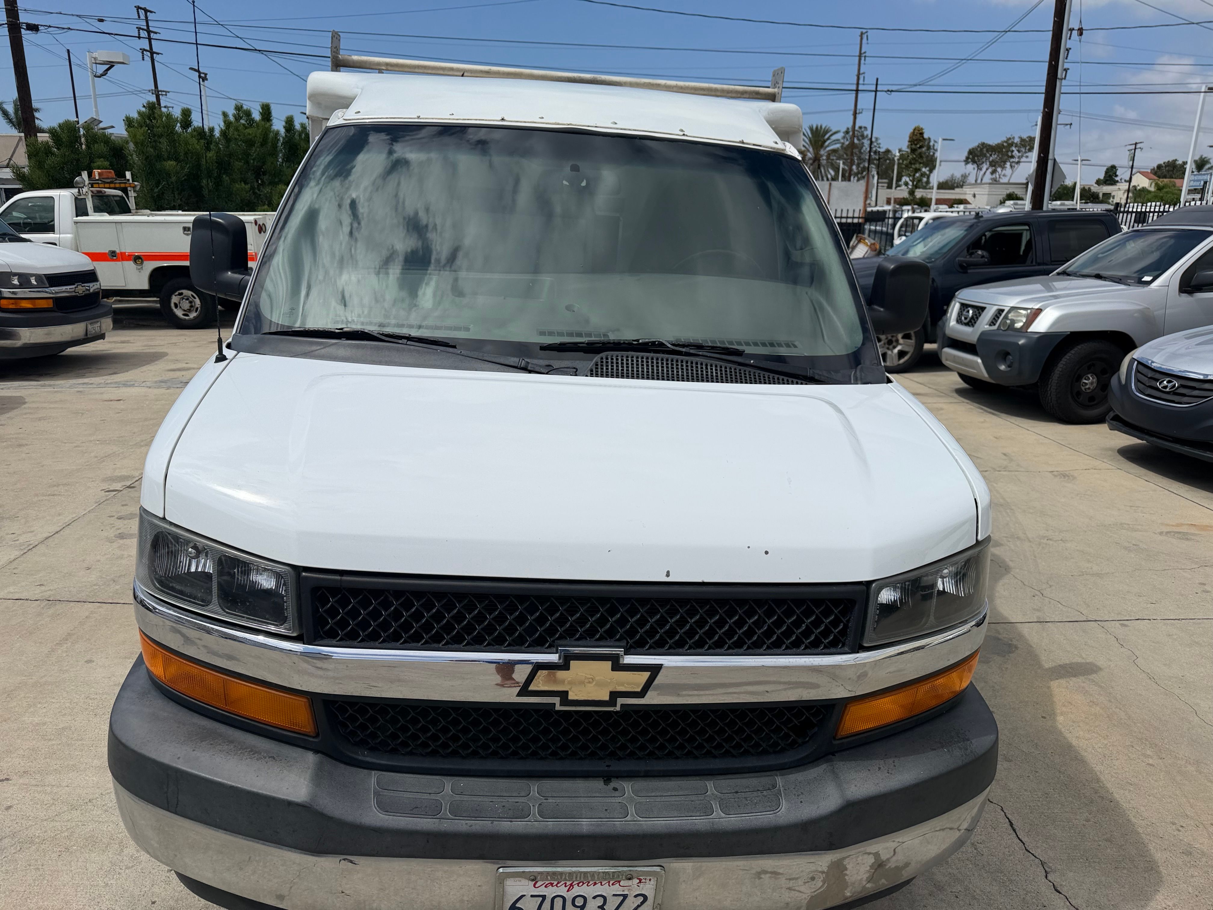 Used 2019 Chevrolet Express 3500 UNAVAIL RWD image 2