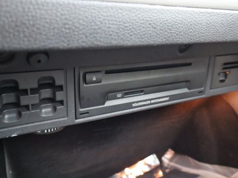 Used 2015 Volkswagen Golf 2-Door FWD image 28