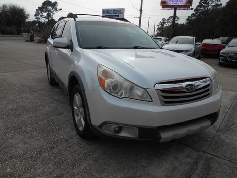 Used 2012 Subaru Outback 3.6R Limited image 3
