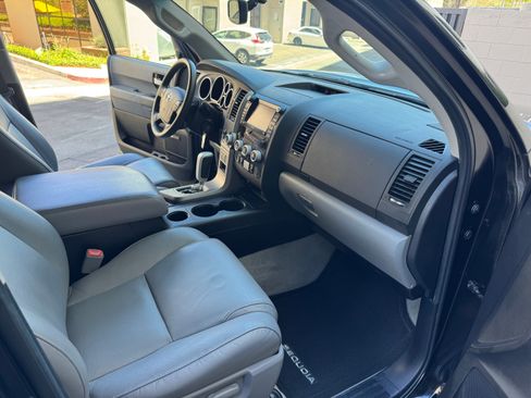 Used 2011 Toyota Sequoia Limited image 25
