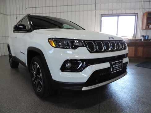 Used 2023 Jeep Compass 4WD Limited image 8