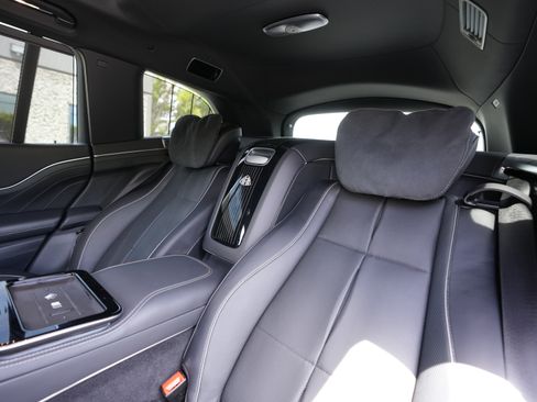 Used 2021 Mercedes-Benz Maybach GLS 600 4MATIC image 36