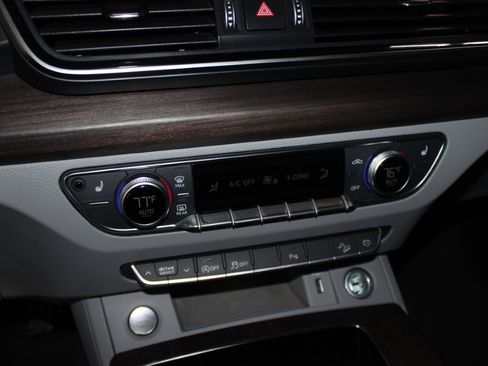 Used 2023 Audi Q5 2.0T Premium image 18