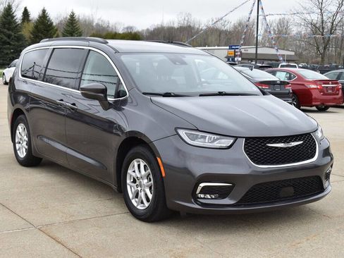 Used 2022 Chrysler Pacifica Touring-L FWD image 1