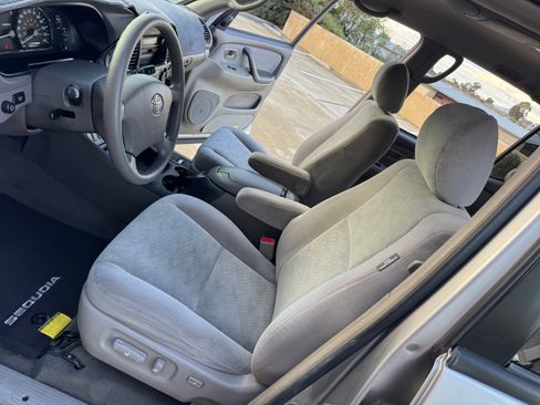Used 2006 Toyota Sequoia SR5 image 18