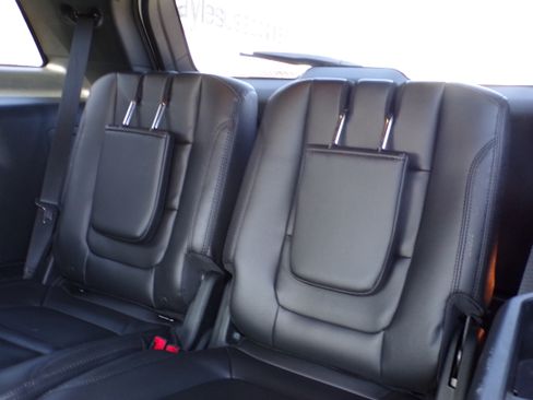 Used 2018 Ford Explorer XLT image 8