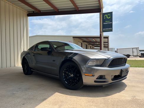 Used 2014 Ford Mustang RWD image 7