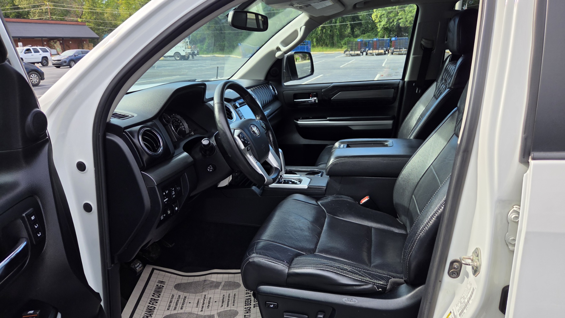 Used 2017 Toyota Tundra 4x4 CrewMax image 10