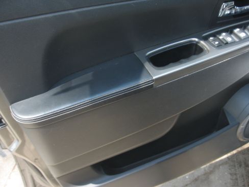 Used 2012 Jeep Liberty 4WD Limited Jet image 8