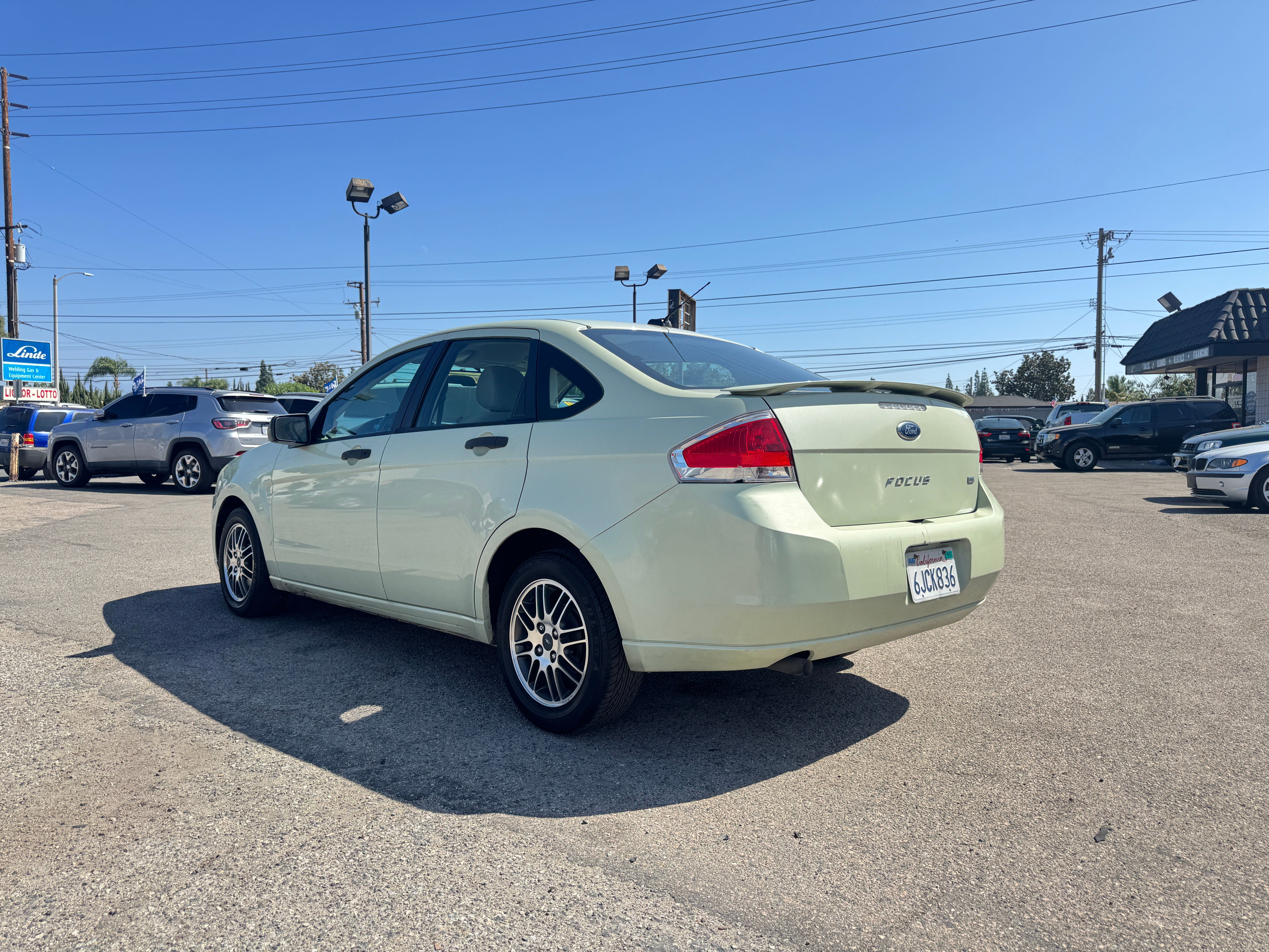 Used 2010 Ford Focus SE Sedan FWD image 5