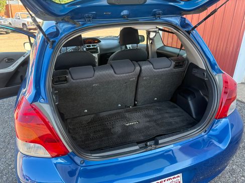 Used 2011 Toyota Yaris 2-Door Hatchback FWD image 12