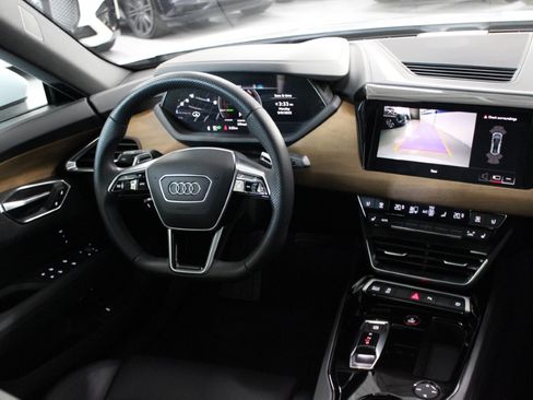 Used 2023 Audi e-tron GT Premium Plus image 38