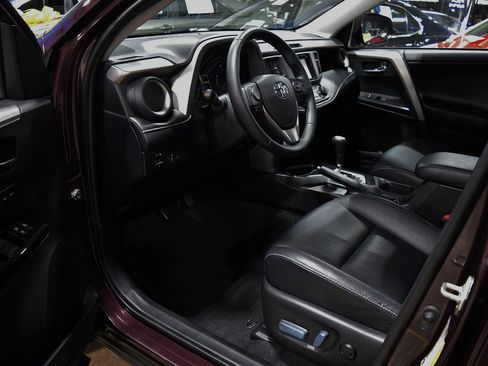 Used 2018 Toyota RAV4 FWD image 17