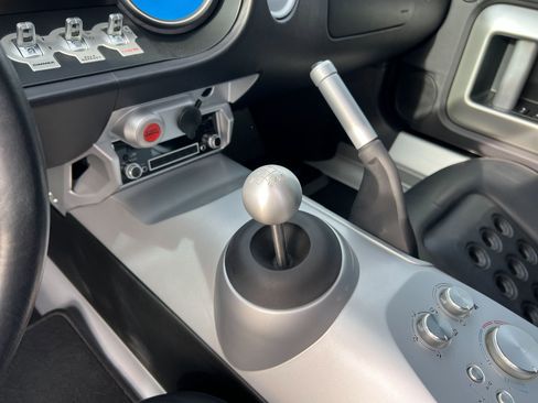 Used 2005 Ford GT image 32