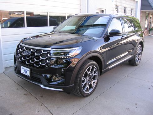 Used 2025 Ford Explorer 4WD Platinum image 1