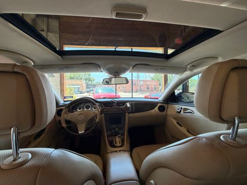 Used 2009 Mercedes-Benz CLS 550 w/ Premium Package image 26