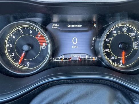 Used 2022 Jeep Cherokee Limited image 26