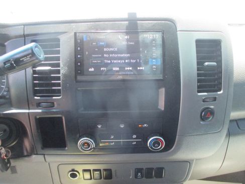 Used 2016 Nissan NV 3500 SV Passenger RWD image 5