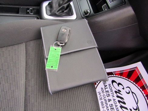 Used 2017 Volkswagen Tiguan 2.0T image 25