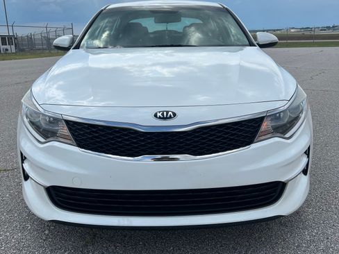 Used 2018 Kia Optima LX FWD image 3