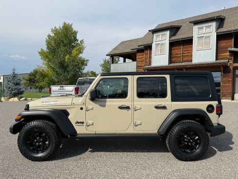 Used 2022 Jeep Wrangler 4WD Unlimited Sport image 2