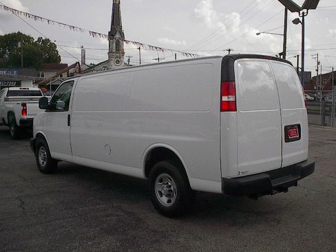 Used 2021 Chevrolet Express 3500 Extended RWD image 6