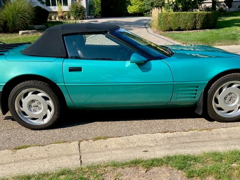 Used 1991 Chevrolet Corvette image 38