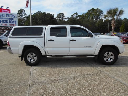 Used 2015 Toyota Tacoma PreRunner image 4