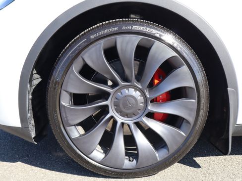 Used 2025 Tesla Model Y Performance image 28