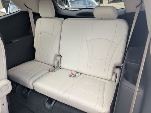 Used 2023 Buick Enclave Essence FWD image 9
