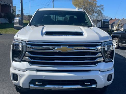 Used 2025 Chevrolet Silverado 2500 High Country image 2
