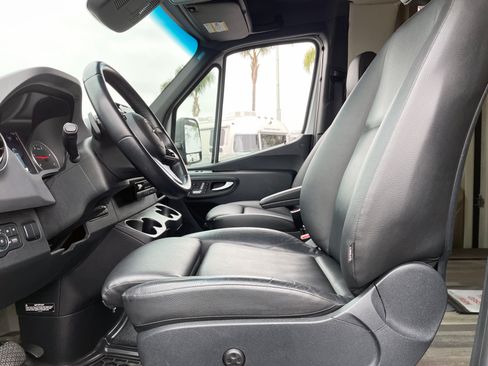 Used 2020 Mercedes-Benz Sprinter 4500 image 43