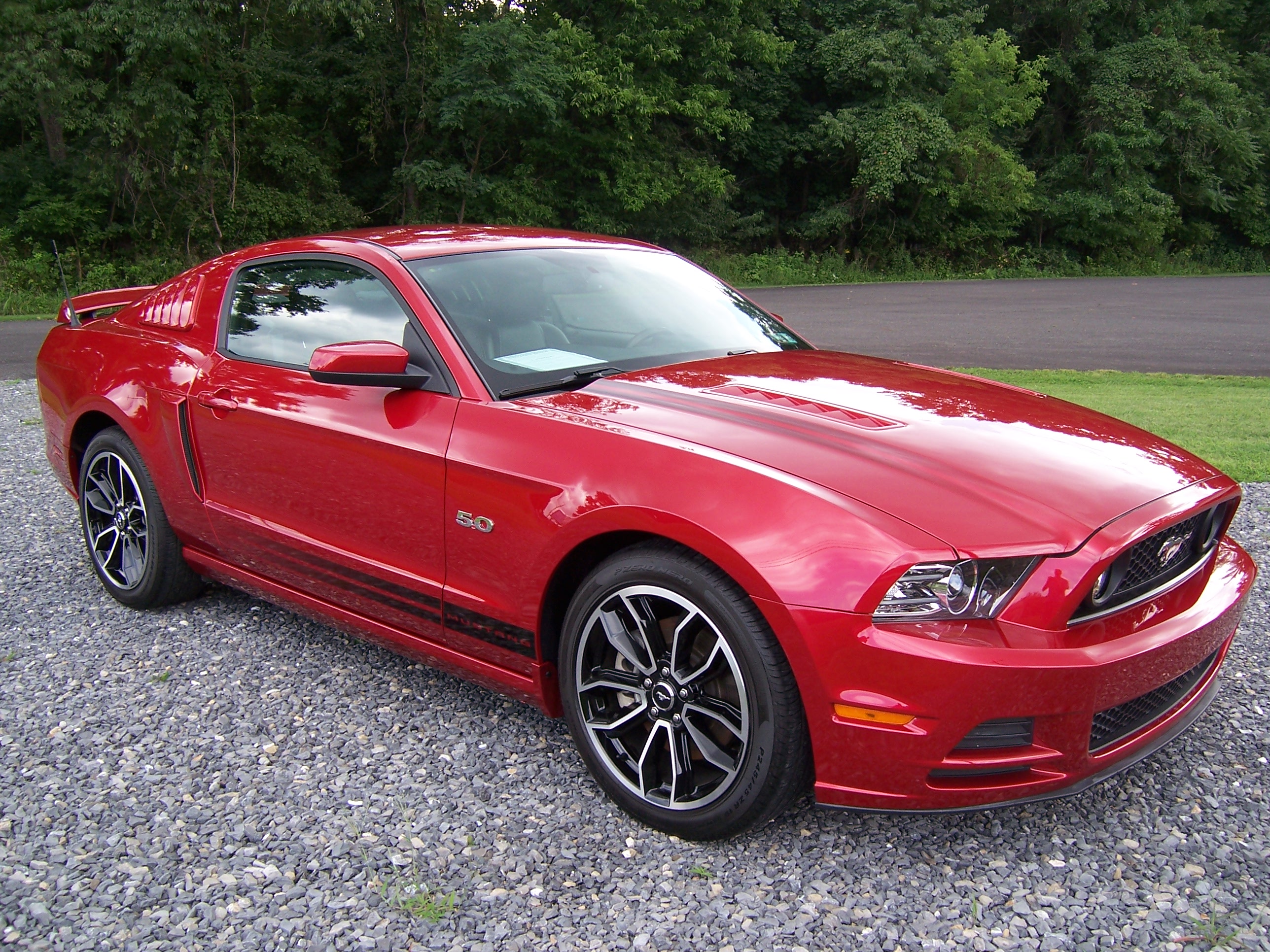 Used 2013 Ford Mustang GT Premium RWD image 2
