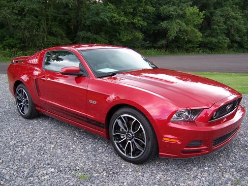 Used 2013 Ford Mustang GT Premium RWD image 2