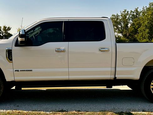 Used 2022 Ford F250 4x4 Crew Cab Super Duty image 11