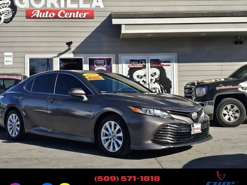 Used 2018 Toyota Camry LE image 1