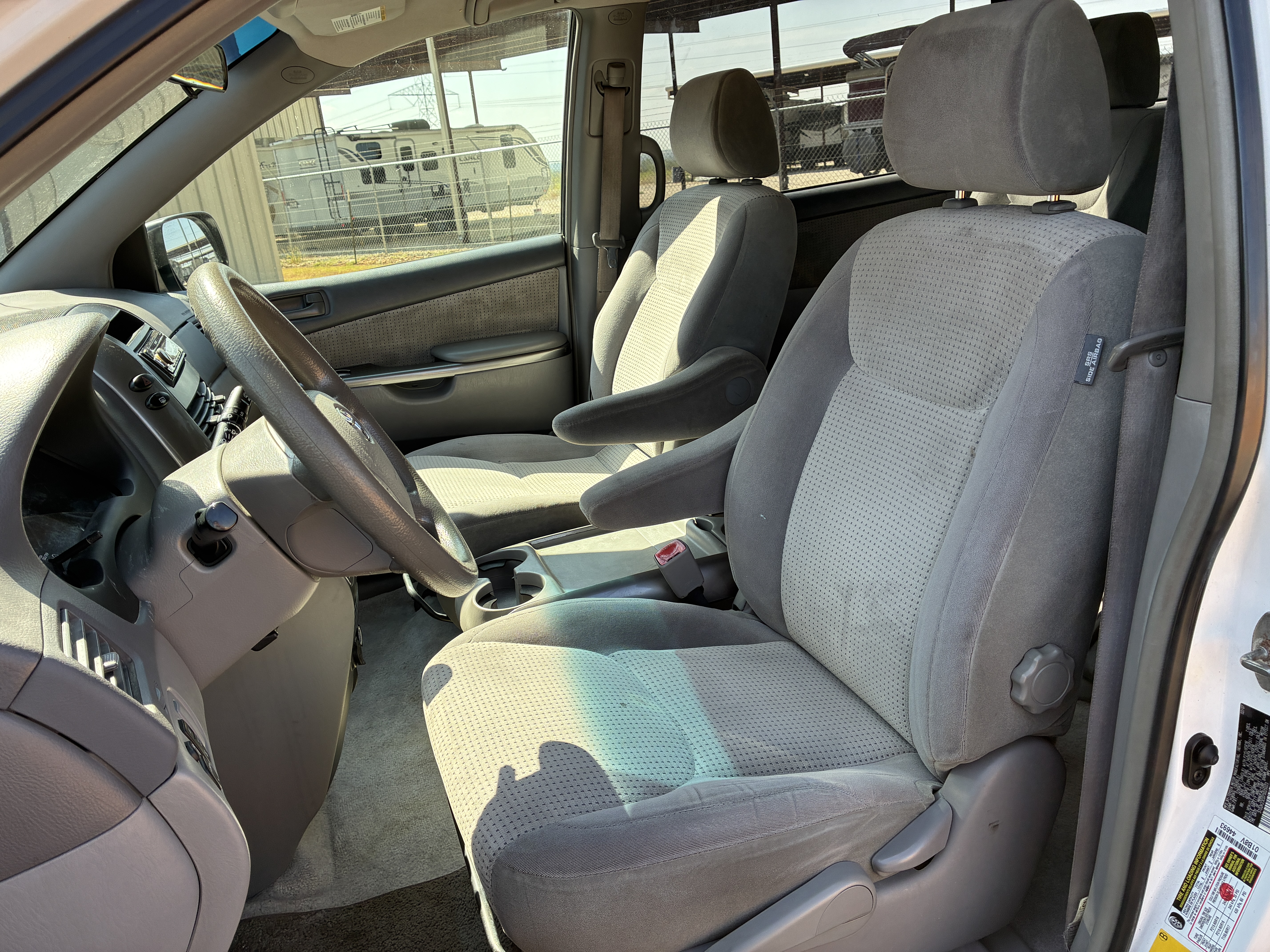 Used 2007 Toyota Sienna LE Minivan 4D FWD image 9