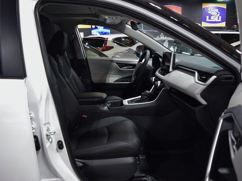 Used 2025 Toyota RAV4 XLE Premium image 22